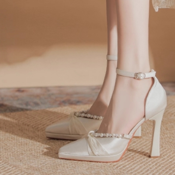 Women Shoes Heels - Picture 4 of 4